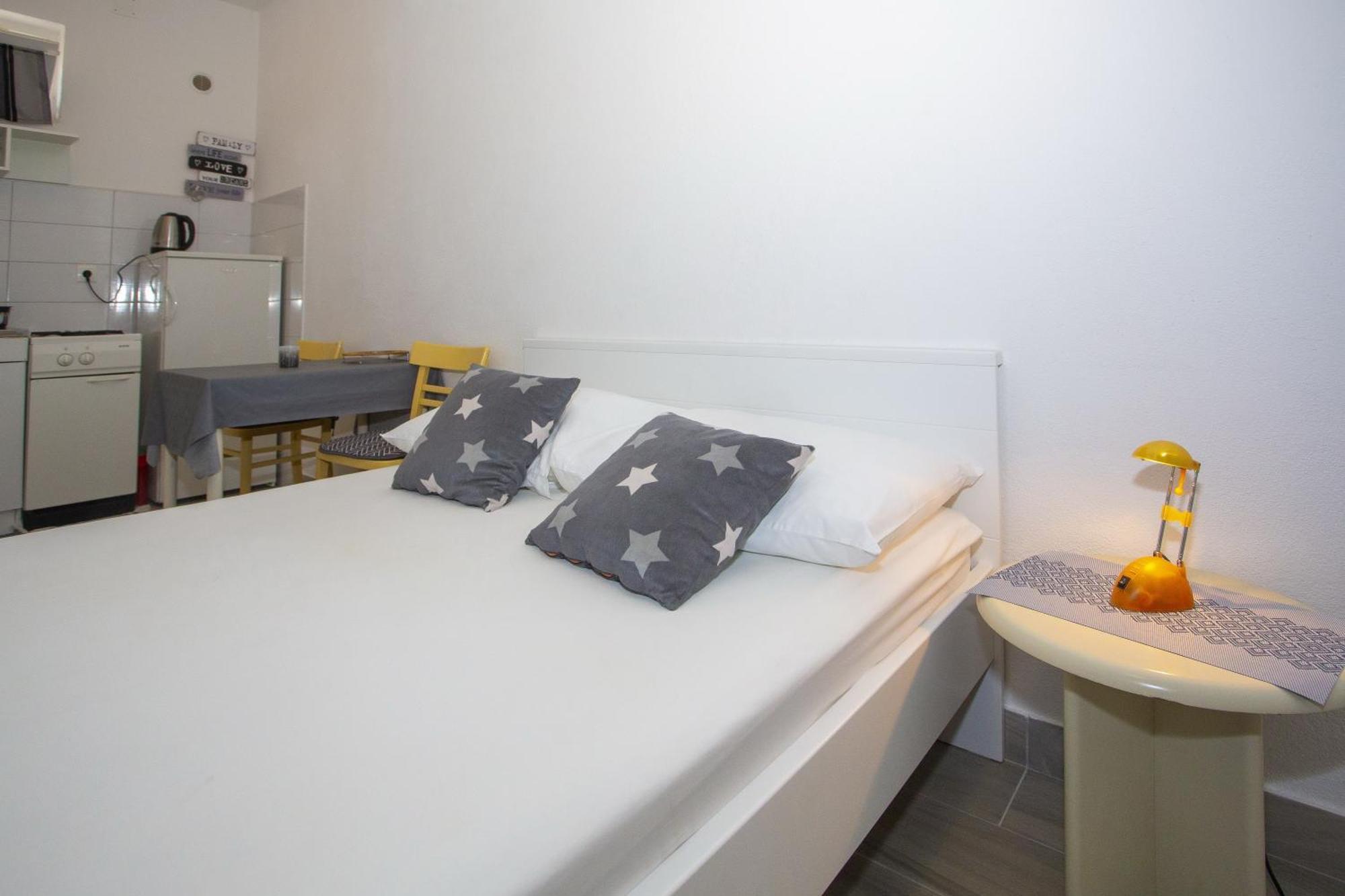 Apartments With A Parking Space Podgora, Makarska - 12816 Rom bilde