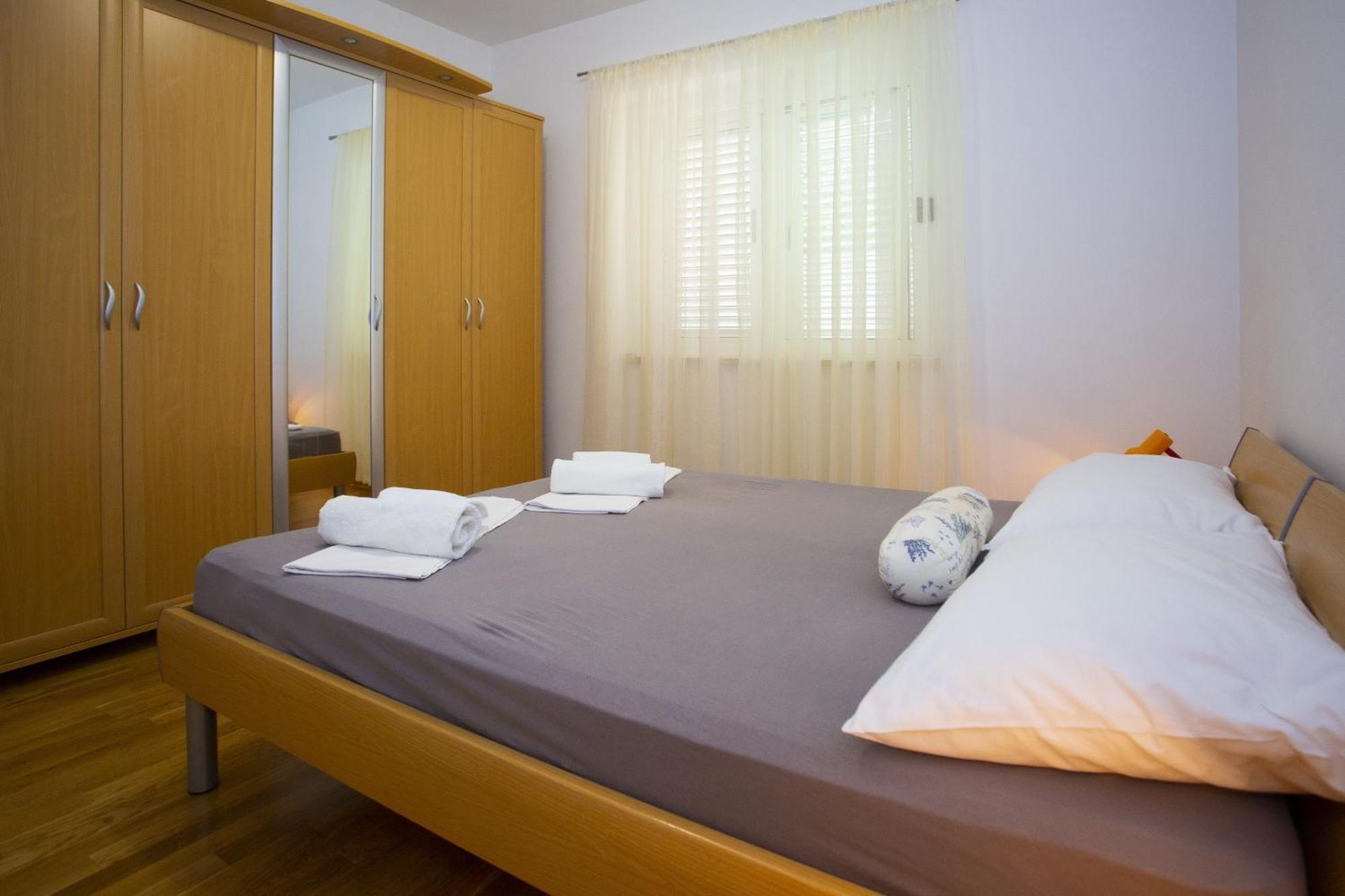 Apartments With A Parking Space Podgora, Makarska - 12816 Rom bilde