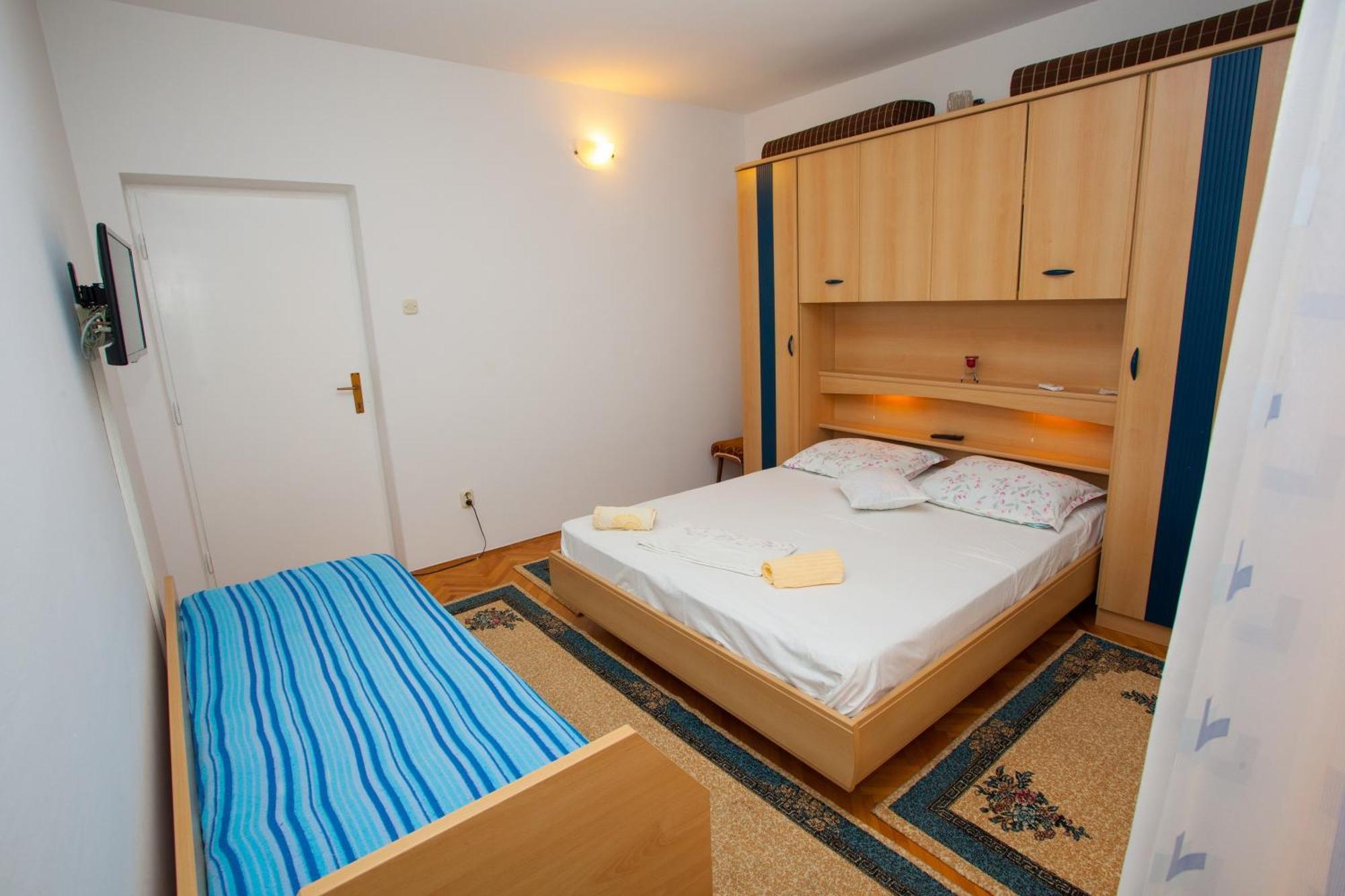 Apartments With A Parking Space Podgora, Makarska - 12816 Rom bilde